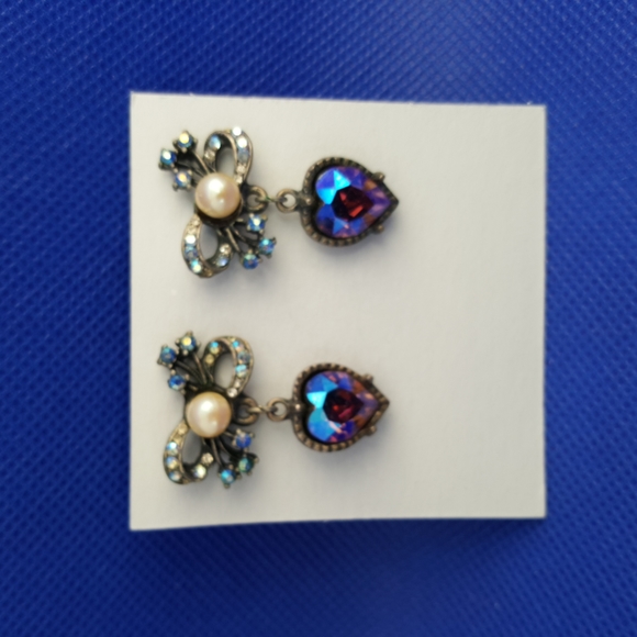 Banana Bob Crystal Bow Earrings - Picture 4 of 4